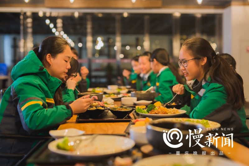 重庆学费高达6万元/年的国际学校，学生平均每月生活费是多少？