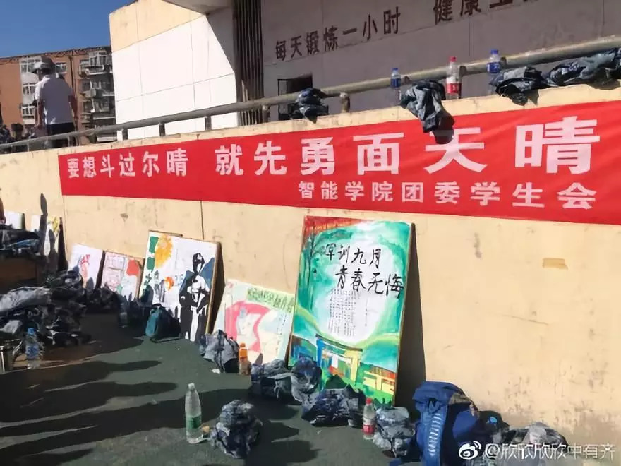 军训雷人标语，就数咱天津这所高校最牛，看完“尔晴”都服了