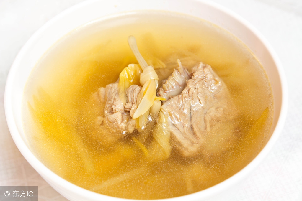 女人坐月子要吃好！这几款合适产妇喝的排骨汤，营养丰富还下奶！