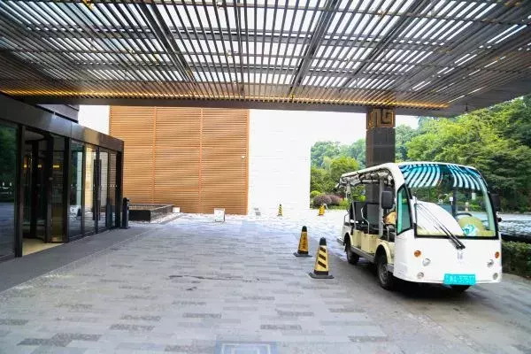 隐于杭城繁华地，置身于九溪天然氧吧，杭州千禧度假酒店