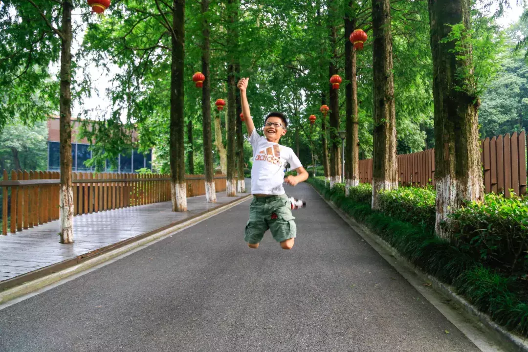 隐于杭城繁华地，置身于九溪天然氧吧，杭州千禧度假酒店