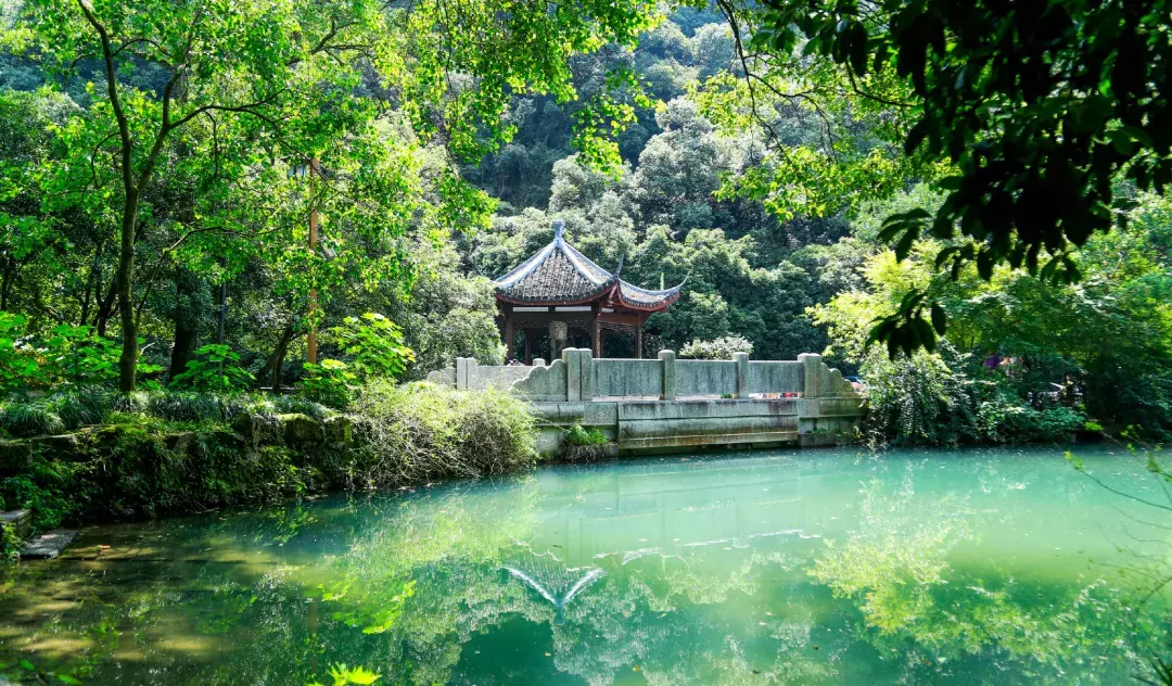 隐于杭城繁华地，置身于九溪天然氧吧，杭州千禧度假酒店
