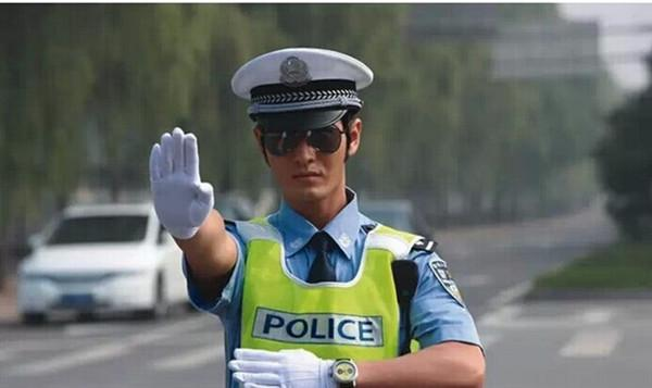 驾驶证过期开车上路，就算无证驾驶？事情并没有这么简单！