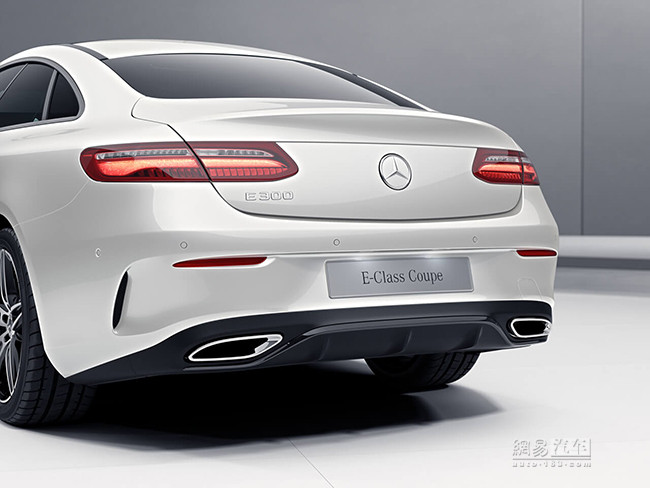 换上大屏 新款奔驰e级轿跑车售52.88万起