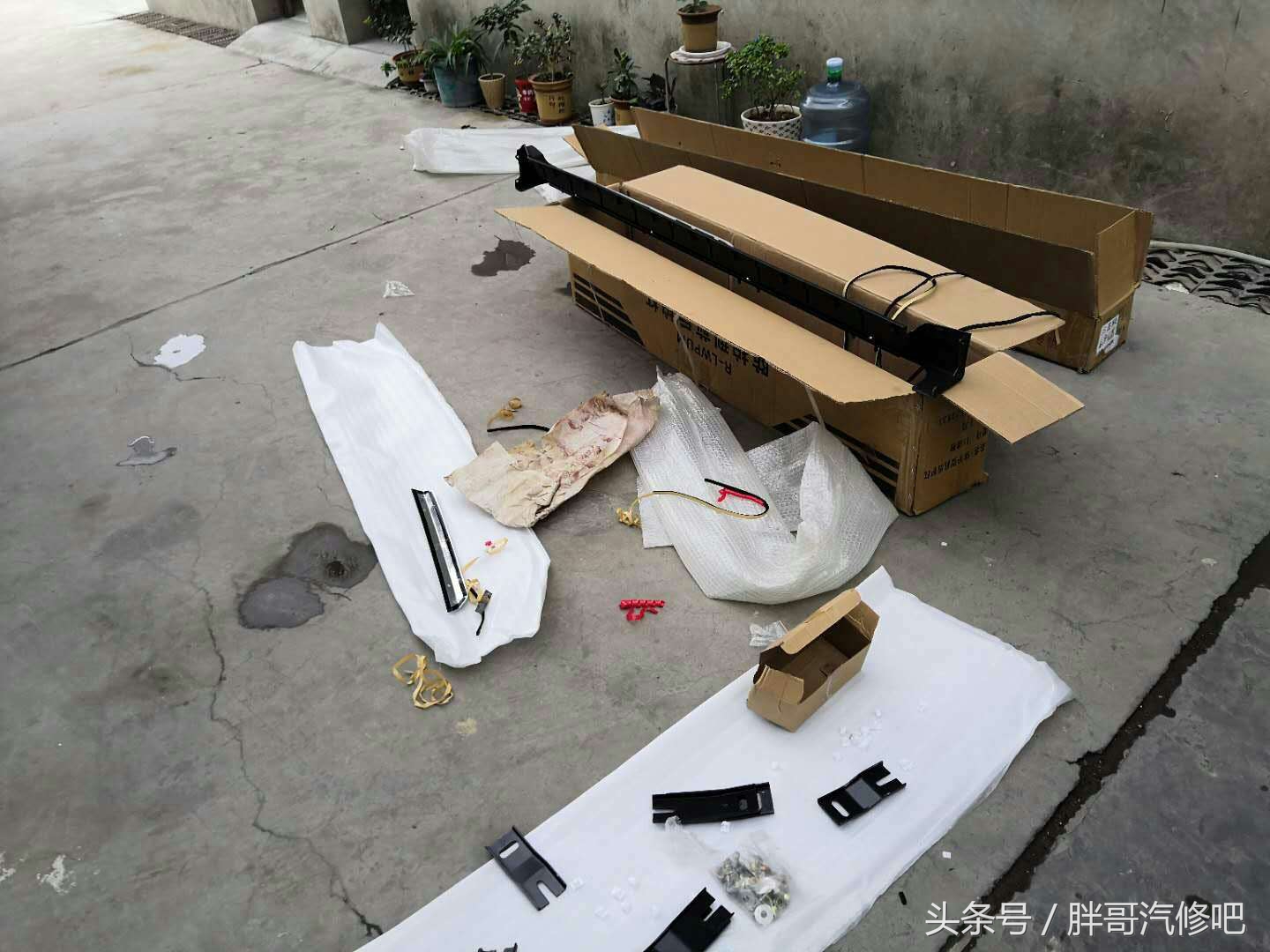 现代途胜SUV加装脚踏板，前后保险护杠，配件车主网上自购