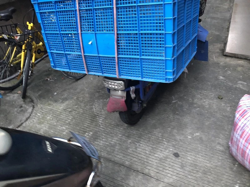拼多多被曝“热卖纸尿裤”来自黑作坊，中通快递员被指强暴女客户