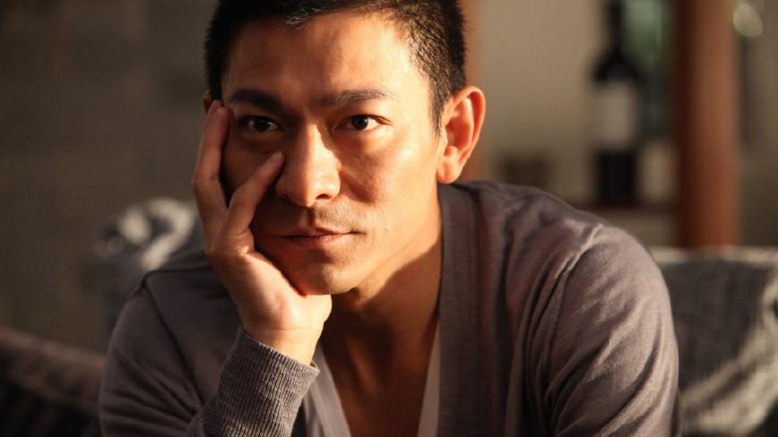 他的鼻子都尖的都可以挂东西了,还有刘德华,赵薇等,谢霆锋等,不过其他