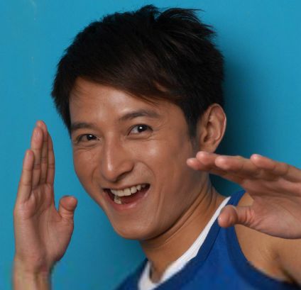 还有刘德华,赵薇等,谢霆锋等,不过其他明星的鹰钩鼻都不是很明显,维嘉