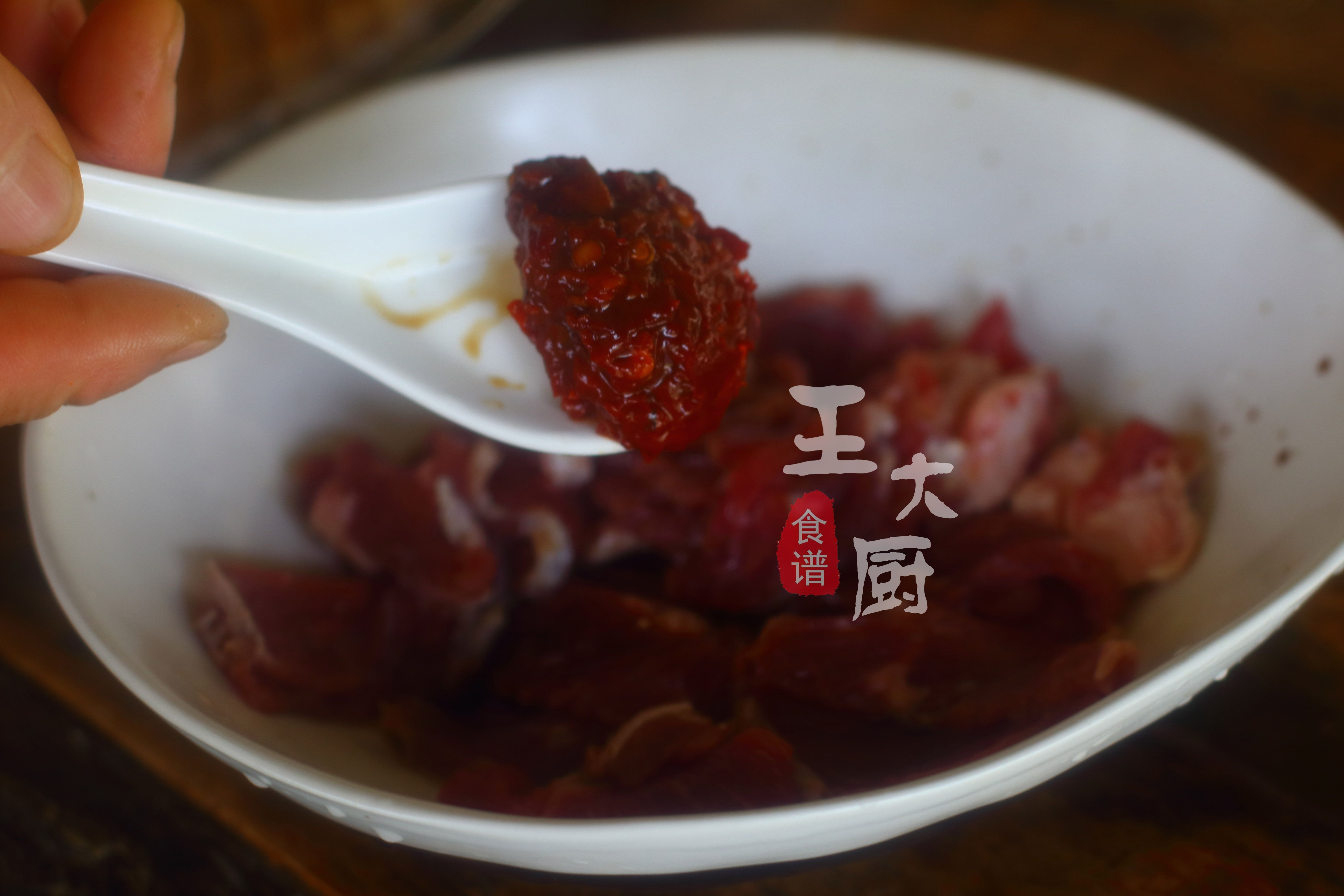 洋葱炒牛肉,洋葱炒牛肉片怎么炒好吃又嫩