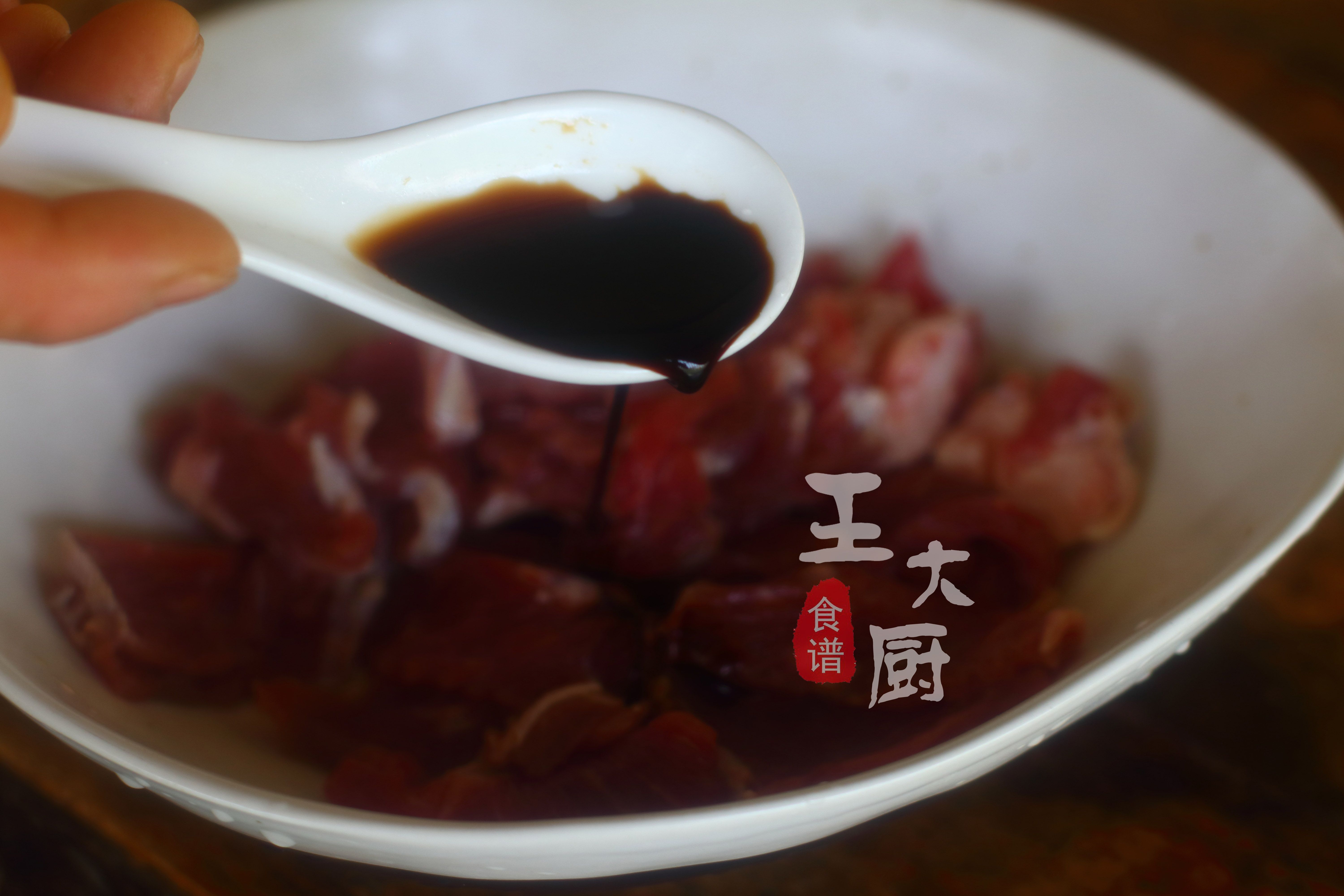 洋蔥炒牛肉,洋蔥炒牛肉片怎么炒好吃又嫩