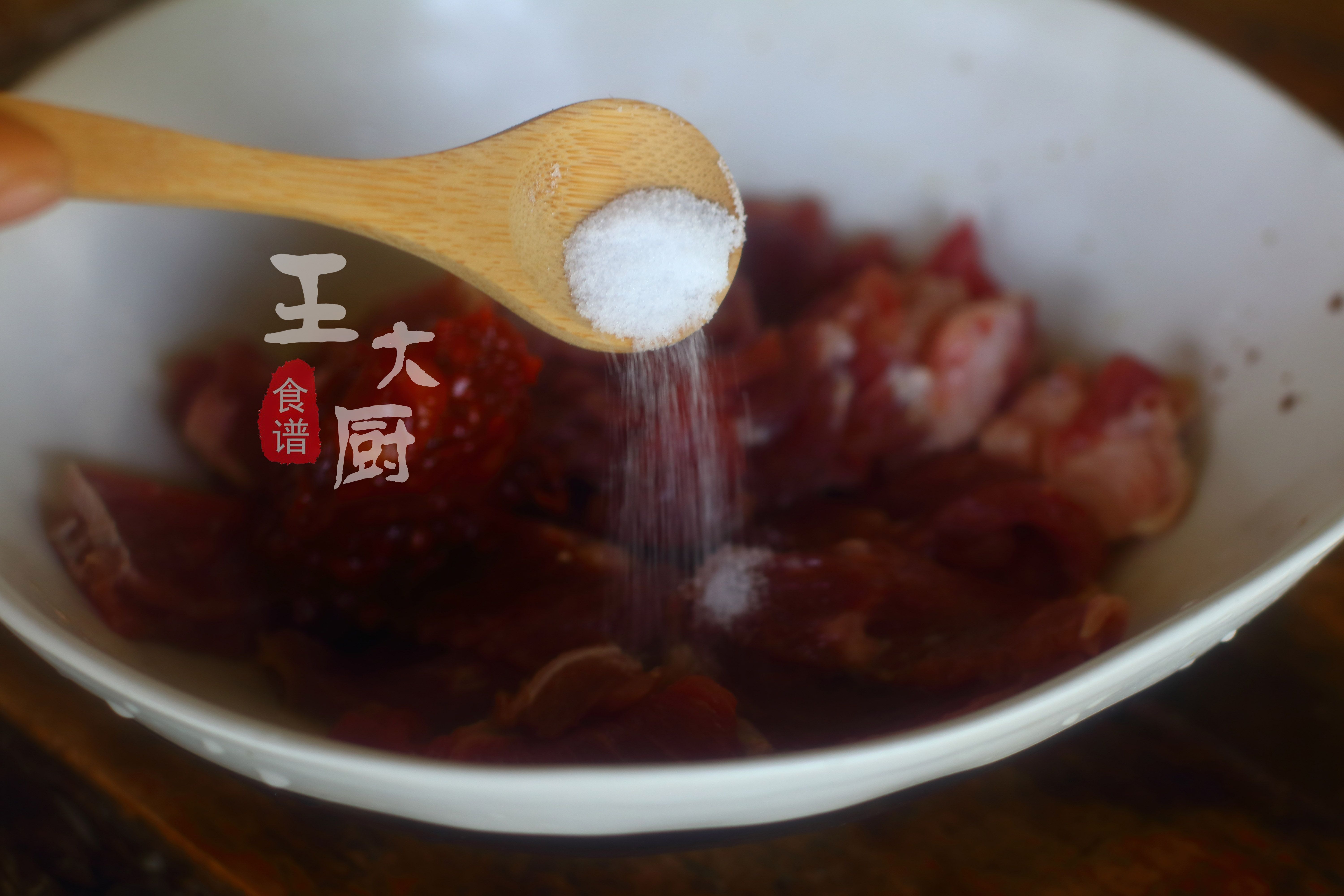 洋蔥炒牛肉,洋蔥炒牛肉片怎么炒好吃又嫩