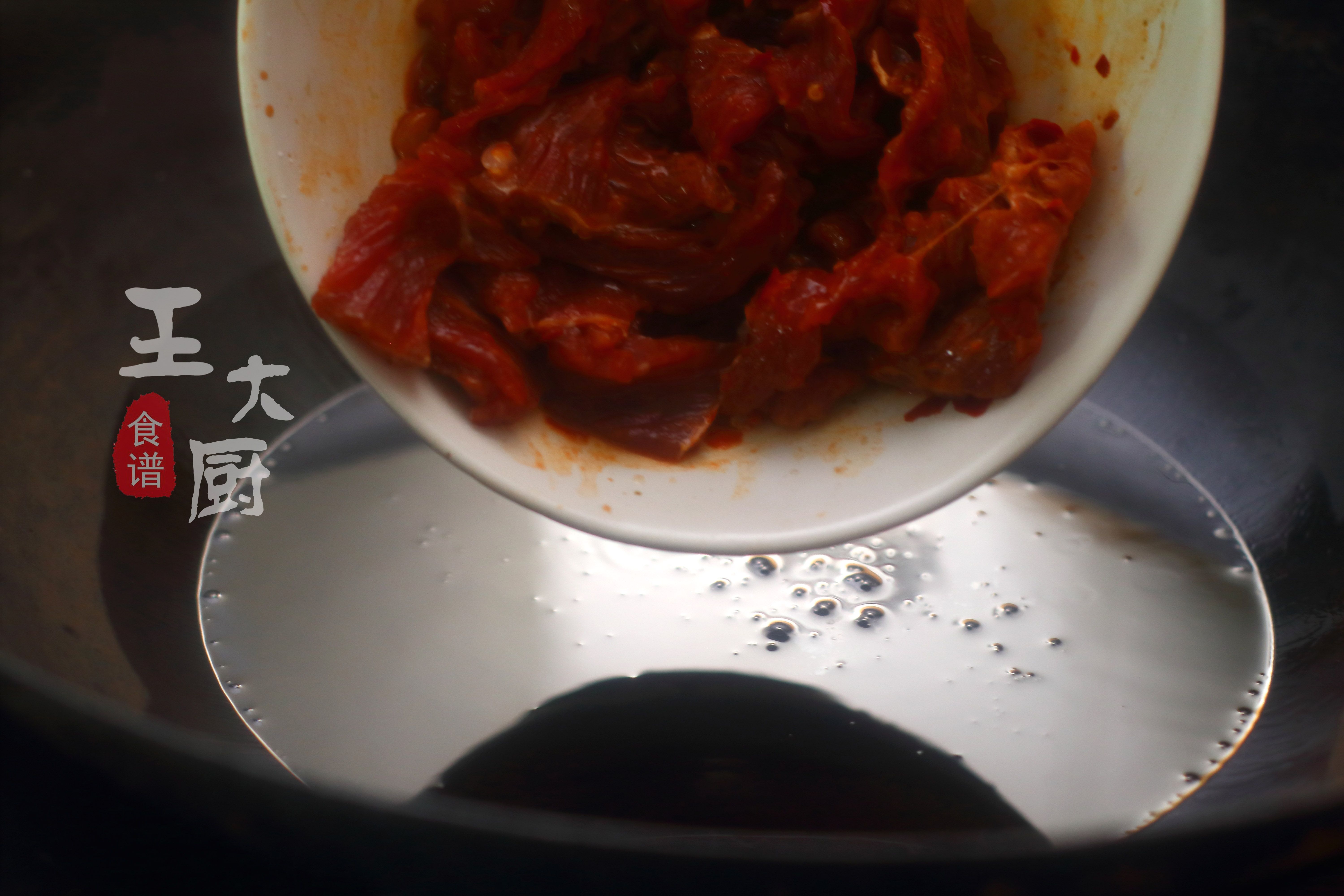 洋蔥炒牛肉,洋蔥炒牛肉片怎么炒好吃又嫩