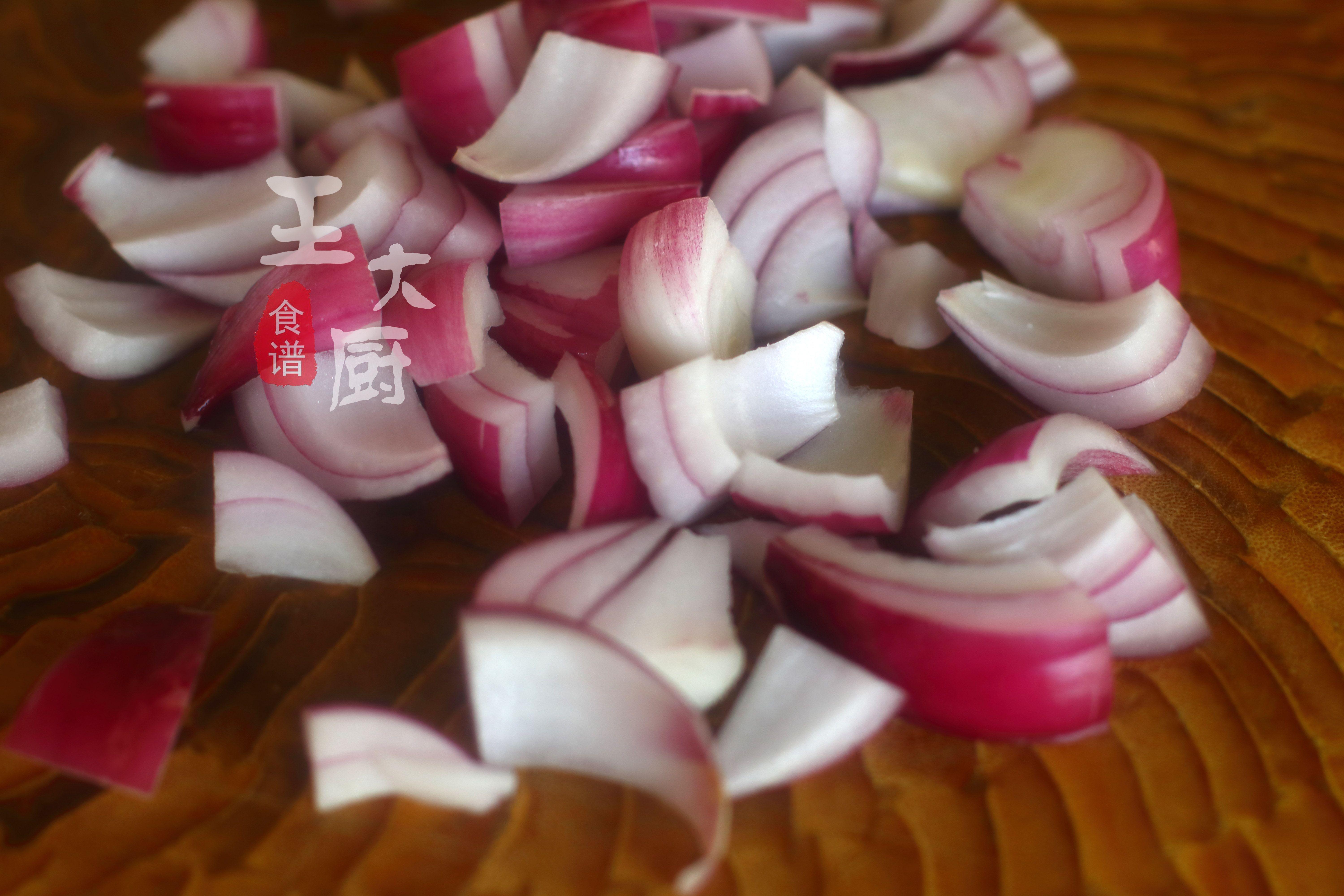 洋蔥炒牛肉,洋蔥炒牛肉片怎么炒好吃又嫩