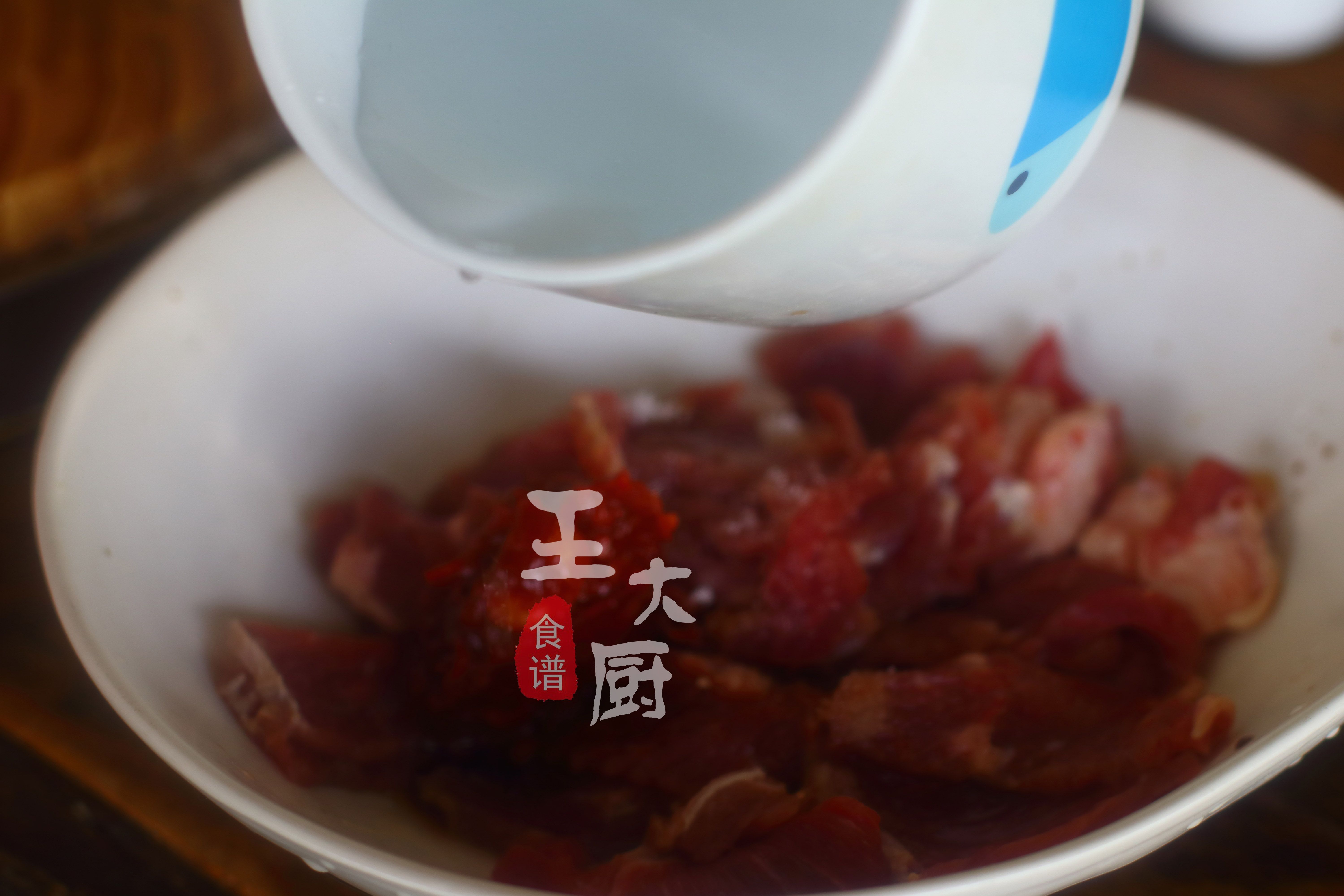 洋蔥炒牛肉,洋蔥炒牛肉片怎么炒好吃又嫩