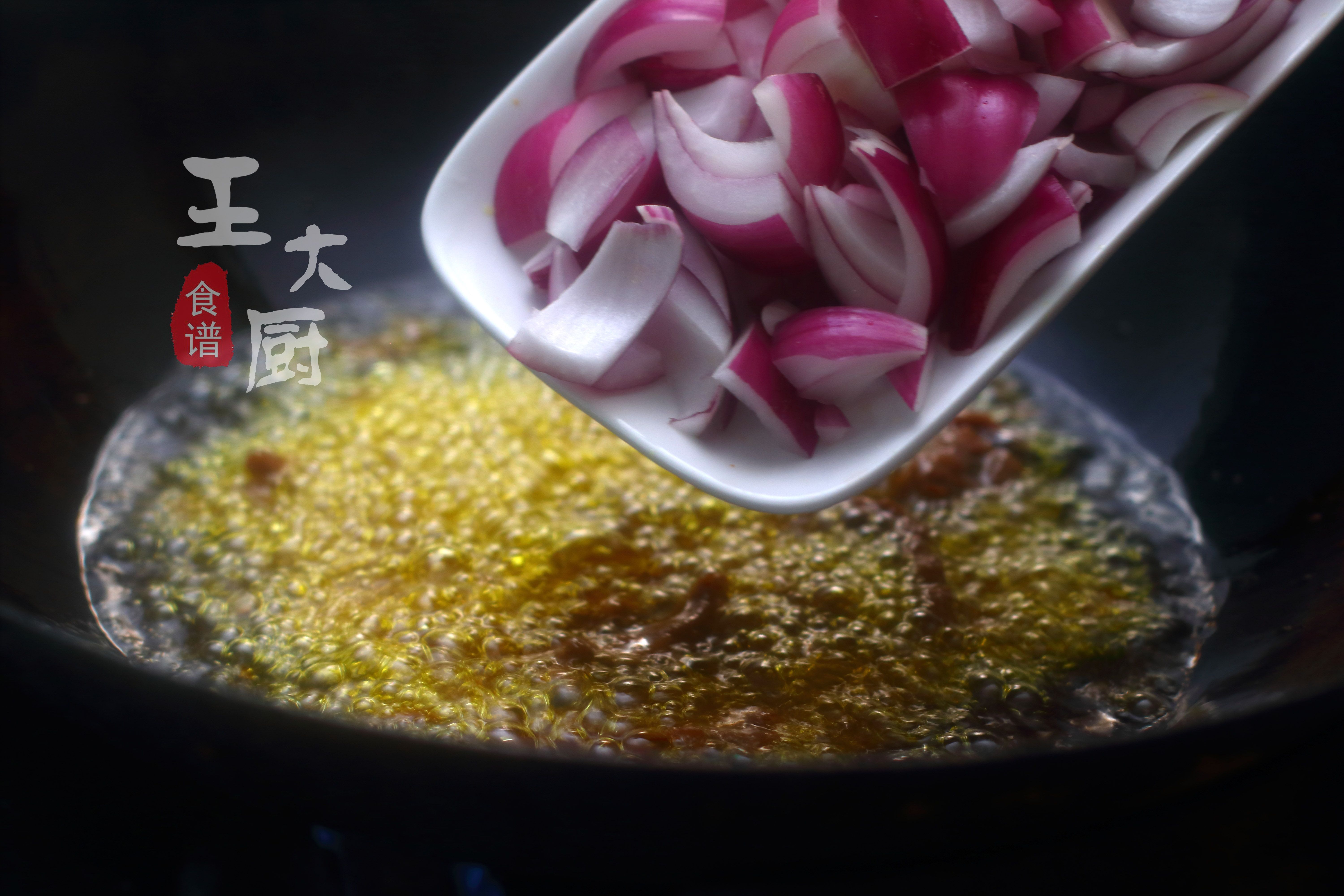 洋蔥炒牛肉,洋蔥炒牛肉片怎么炒好吃又嫩