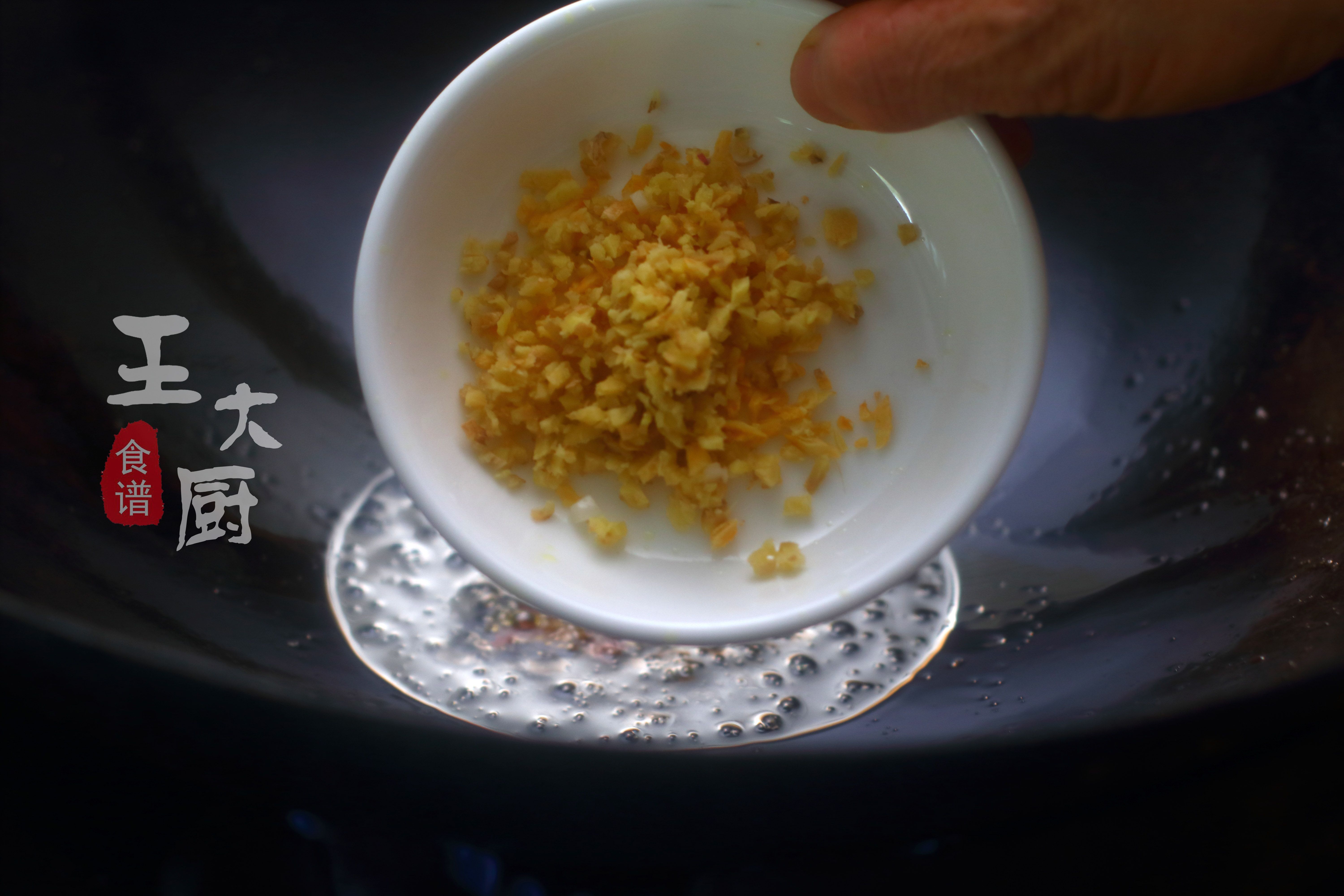 洋蔥炒牛肉,洋蔥炒牛肉片怎么炒好吃又嫩