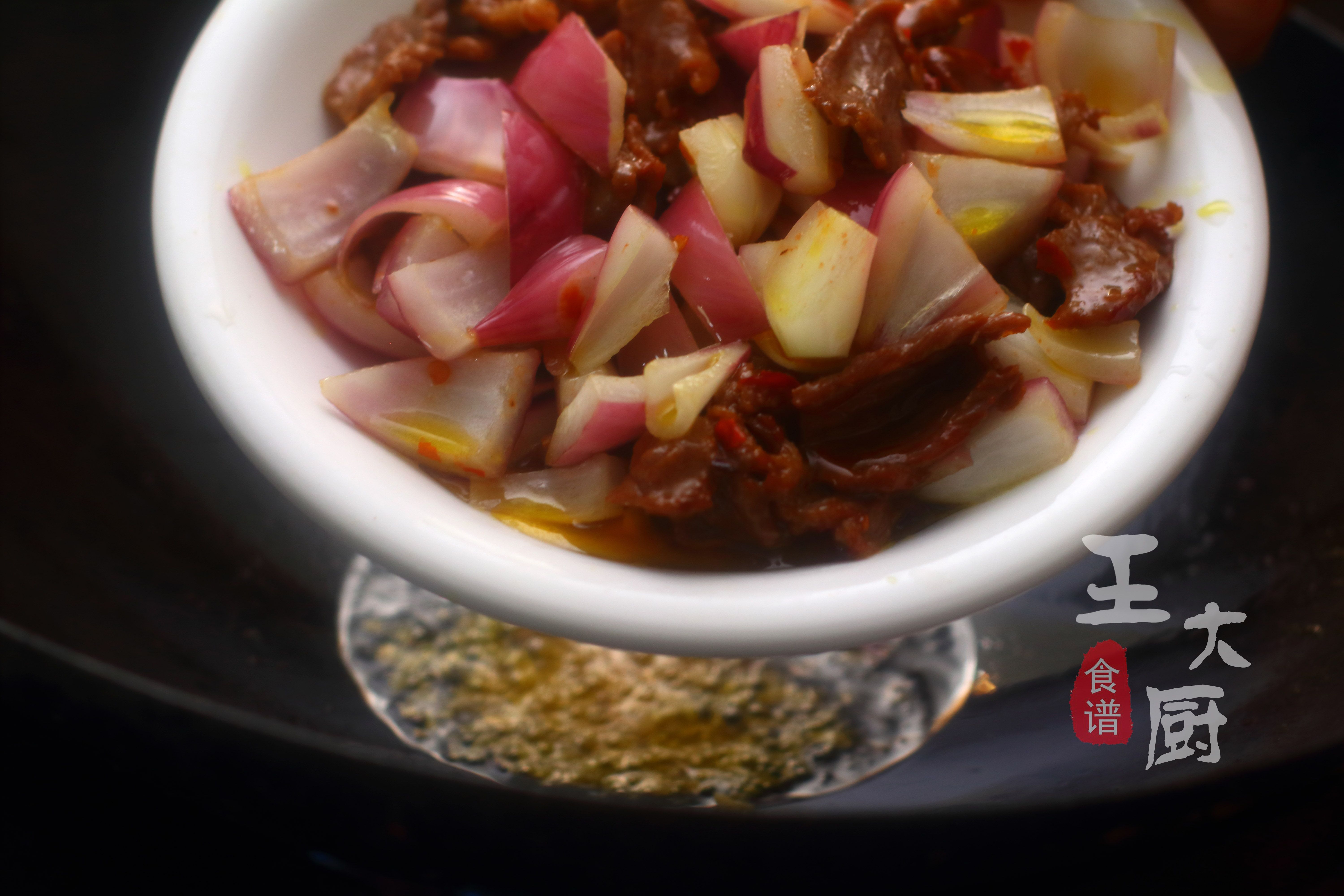 洋蔥炒牛肉,洋蔥炒牛肉片怎么炒好吃又嫩