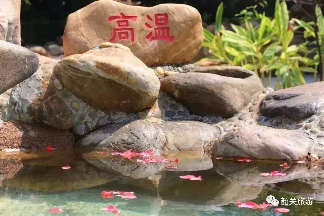 入秋时节，来市郊这个地方赏景泡温泉，好处多到不得了！