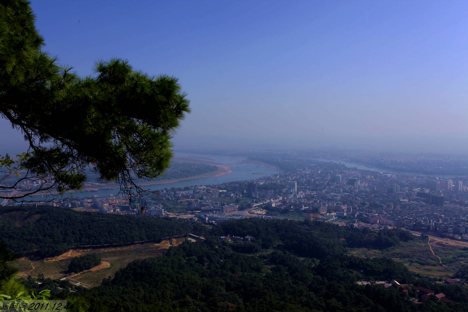 桂平西山风景名胜区,位于所辖地桂平市南郊贵港,位于广西东南部,西江