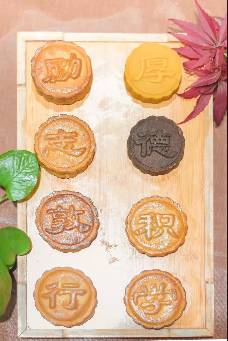 浙大校训月饼美出天际，这些高校推出的中秋月饼同样魅力无边