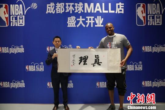 nba球星哪些去过成都(NBA球星保罗·皮尔斯现身成都 亲自教小球迷篮球技巧)