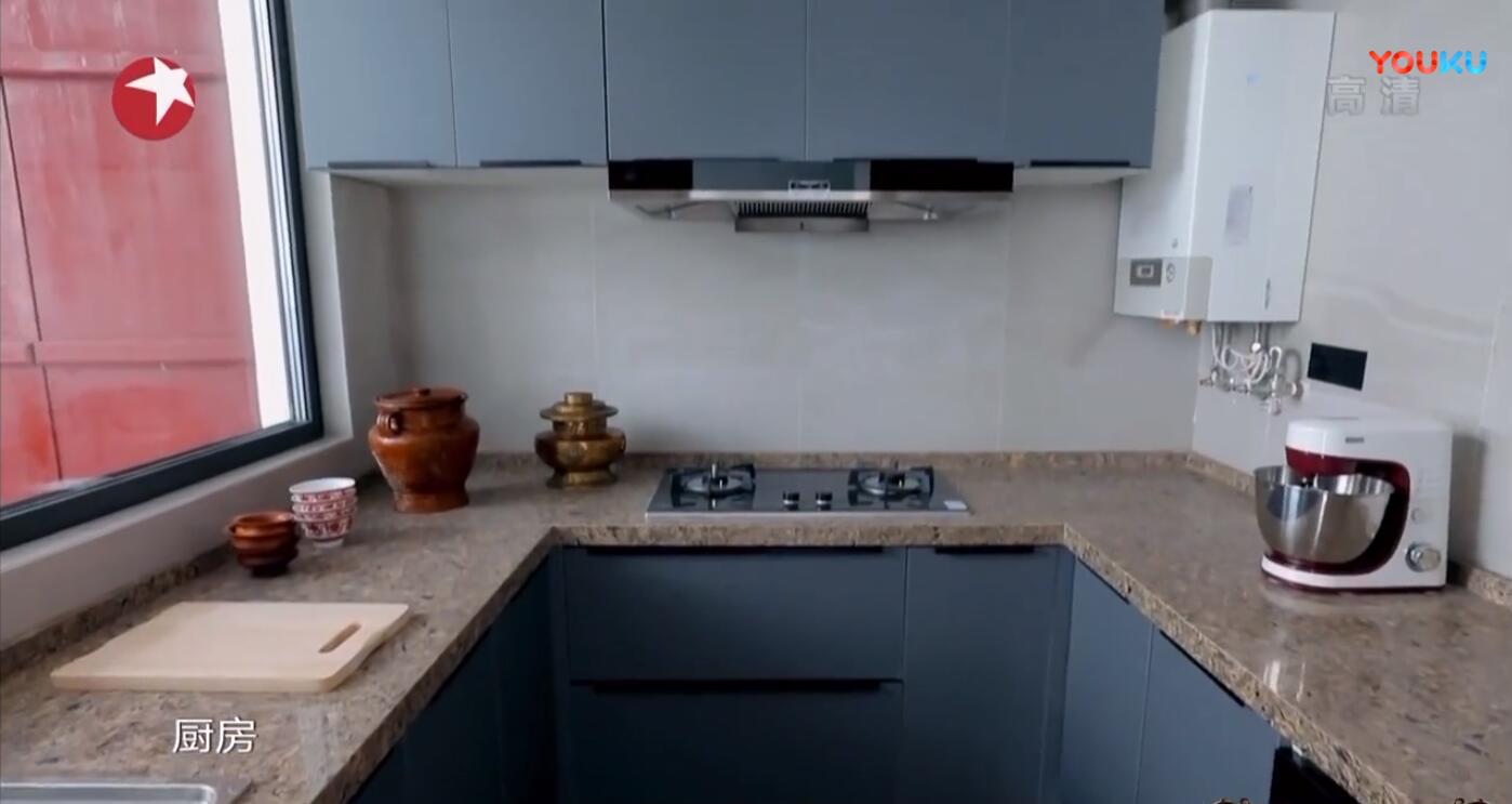 6口人蜗居60㎡，爆改变4室2厅，阳光璃房让西藏景色入家中