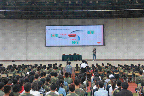 防艾专家走进黄许职中