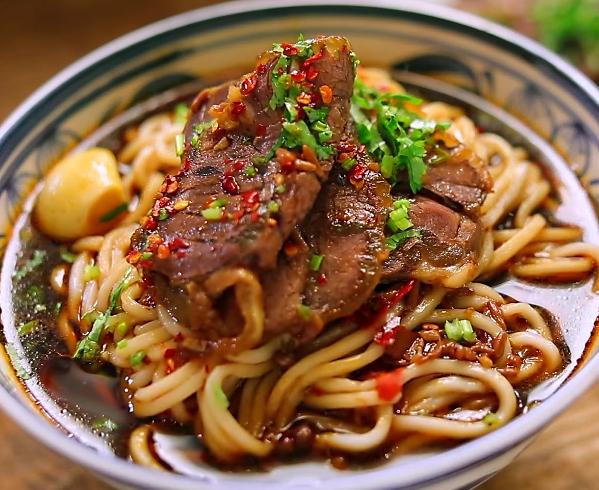 表姐家開的牛肉面館，一天賣幾百碗，配方很珍貴，快來收藏