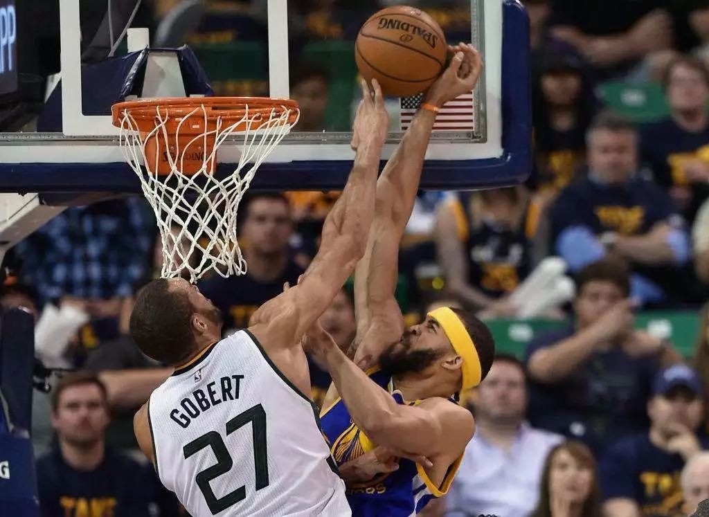 戈贝尔在禁区防守有多强臂展2米35长臂一挥对手都要怂