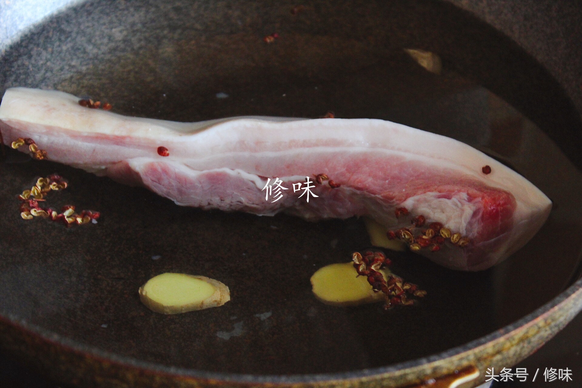 腐乳肉的传统做法，入口即化，软糯不腻，宴席上有它准吃光