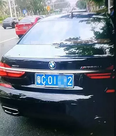 国庆珠海一批豪车落网！260万宝马进黑名单！300万玛莎被遗弃