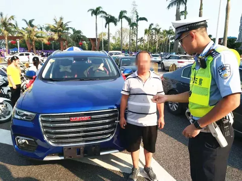 国庆珠海一批豪车落网！260万宝马进黑名单！300万玛莎被遗弃
