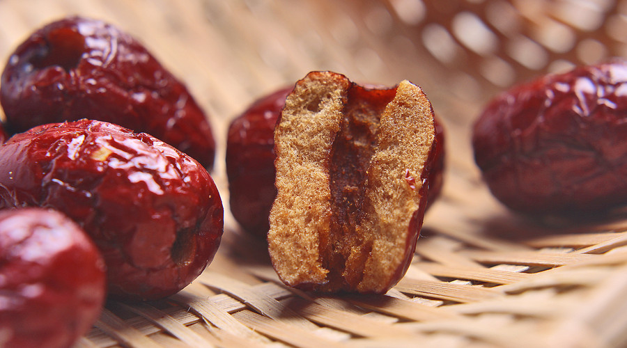 红枣茶的功效与作用(坚持用枸杞加大枣泡水喝) - 行就行