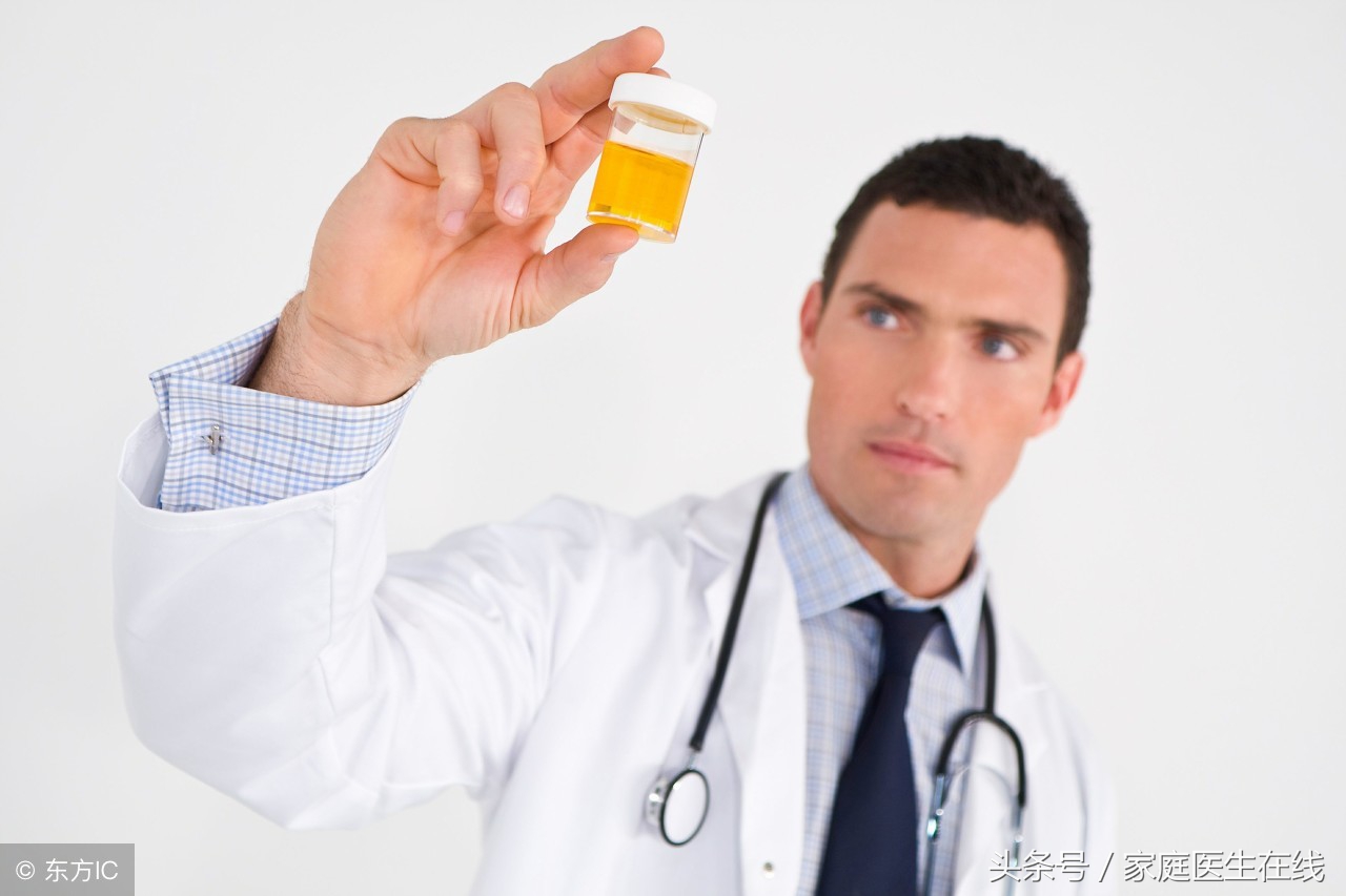 出现泡沫尿是身体生病了？静置几分钟，出现这个现象则无需担心