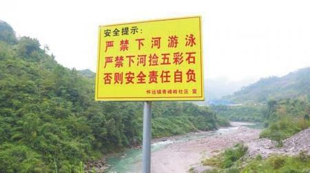 形状奇葩的五彩陨石30万究竟怎么回事？