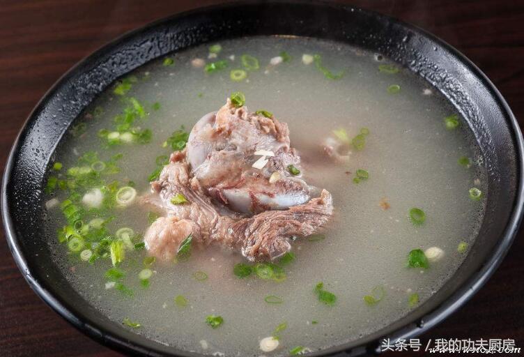 最原汁原味的筒骨汤做法（筒骨汤的做法筒骨汤烹饪技巧）