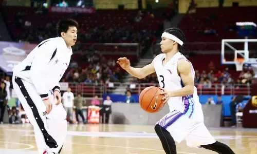 为什么吴悠进不去cba(33岁的吴悠要打职业篮球！队友是前NBA球员，你怎么看？)