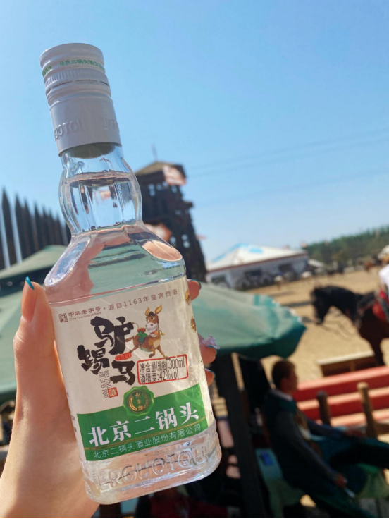 这瓶网红二锅头背后资本揭晓！原来曾是江小白的老“对手”