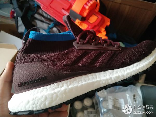 阿迪达斯ultra boost(柔软的“踩屎感”，adidas阿迪达斯UltraBOOST 评测)