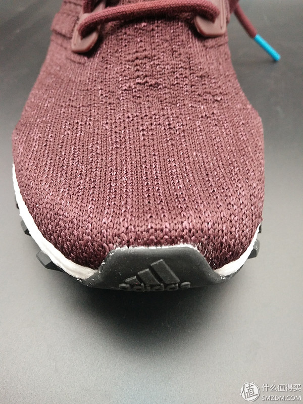 阿迪达斯ultra boost(柔软的“踩屎感”，adidas阿迪达斯UltraBOOST 评测)