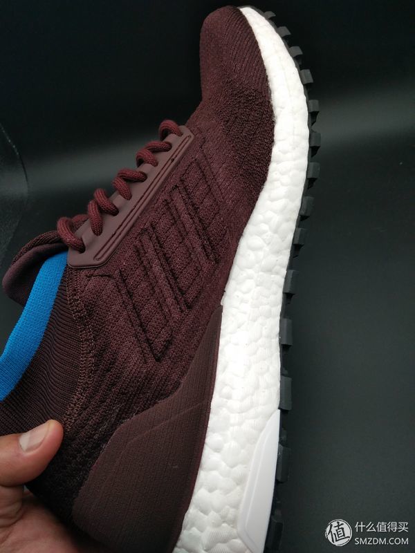 阿迪达斯ultra boost(柔软的“踩屎感”，adidas阿迪达斯UltraBOOST 评测)