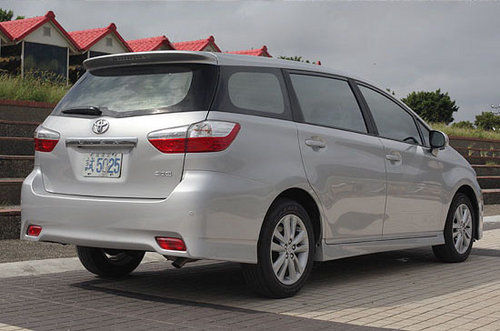 丰田系质感MPV，除去加价百万的埃尔法，“大小霸王”粉墨登场