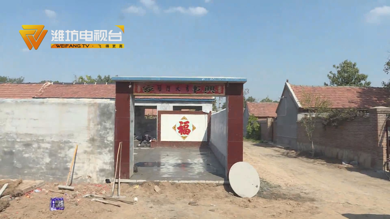 原址上翻盖房子居然还占了别村的地？大门被堵 究竟谁对谁错？