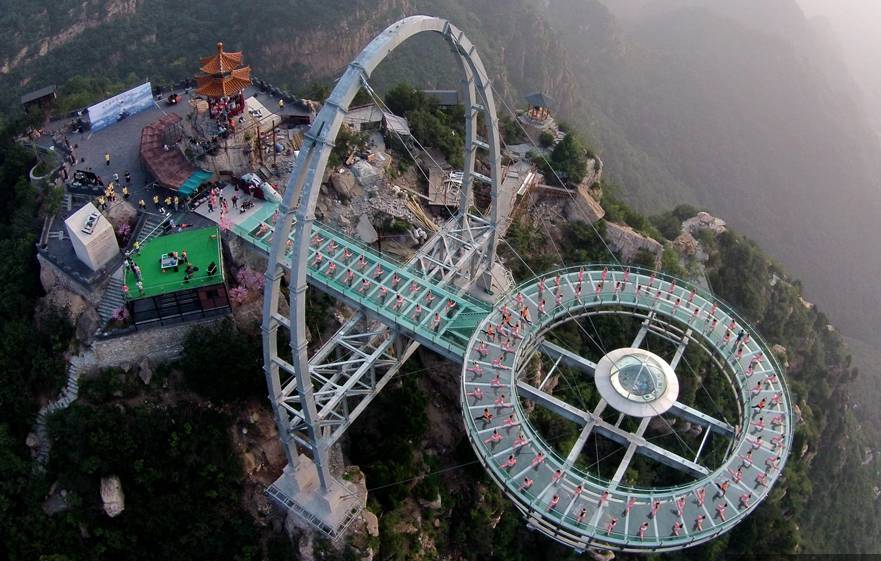 国内最惊险的7个玻璃栈道,离地千米,碎裂特效,你敢去几个?