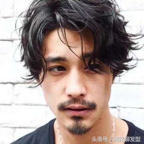 教你弄头：脸长额头窄的男生适合什么发型？