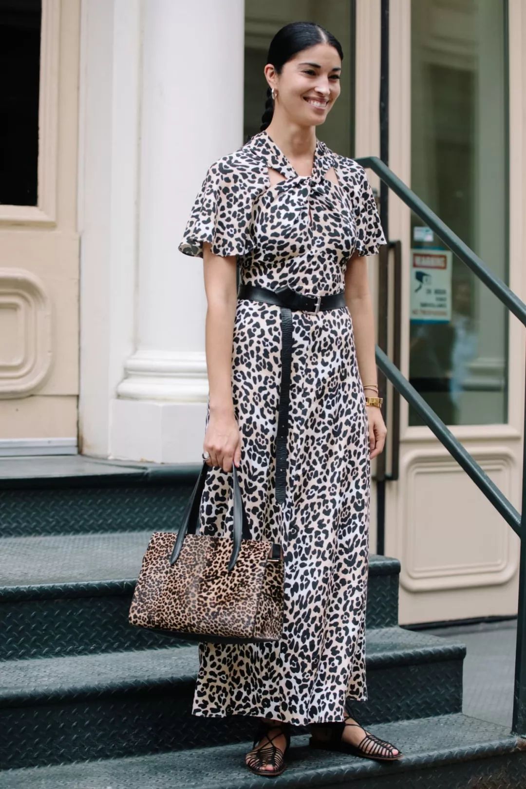 关于豹纹的搞笑说说(穿豹纹衣服搞笑说说) _晶羽文学网