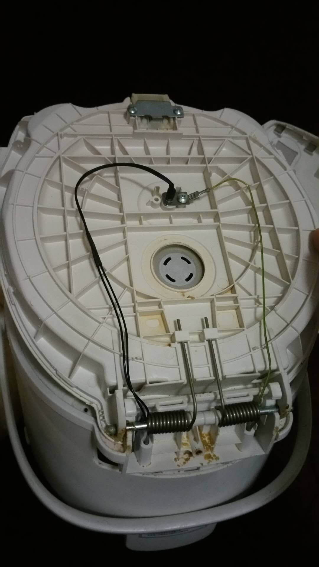 美的電飯煲顯示"E——"的修復過程