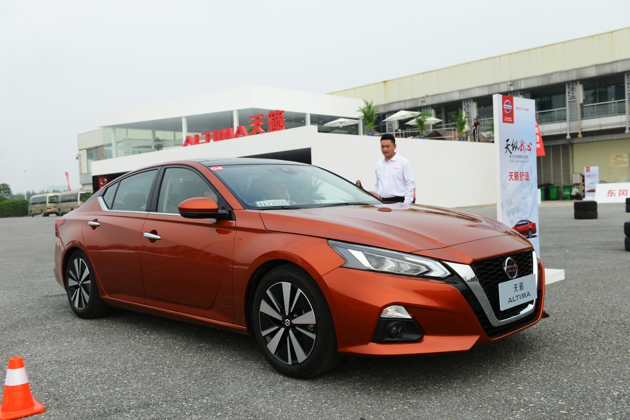 日产轿车40万超奥迪A6L，如今换代，公爵和天籁的往昔当下