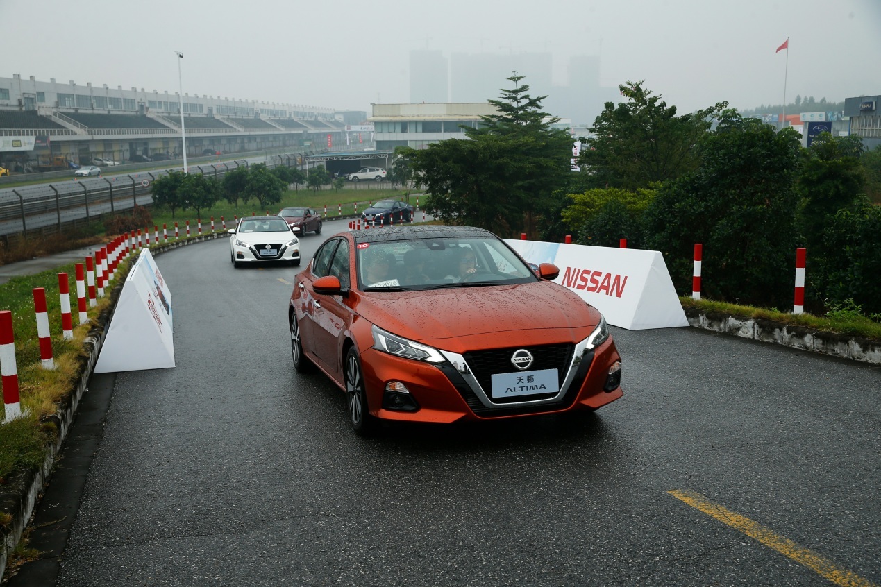 日产轿车40万超奥迪A6L，如今换代，公爵和天籁的往昔当下