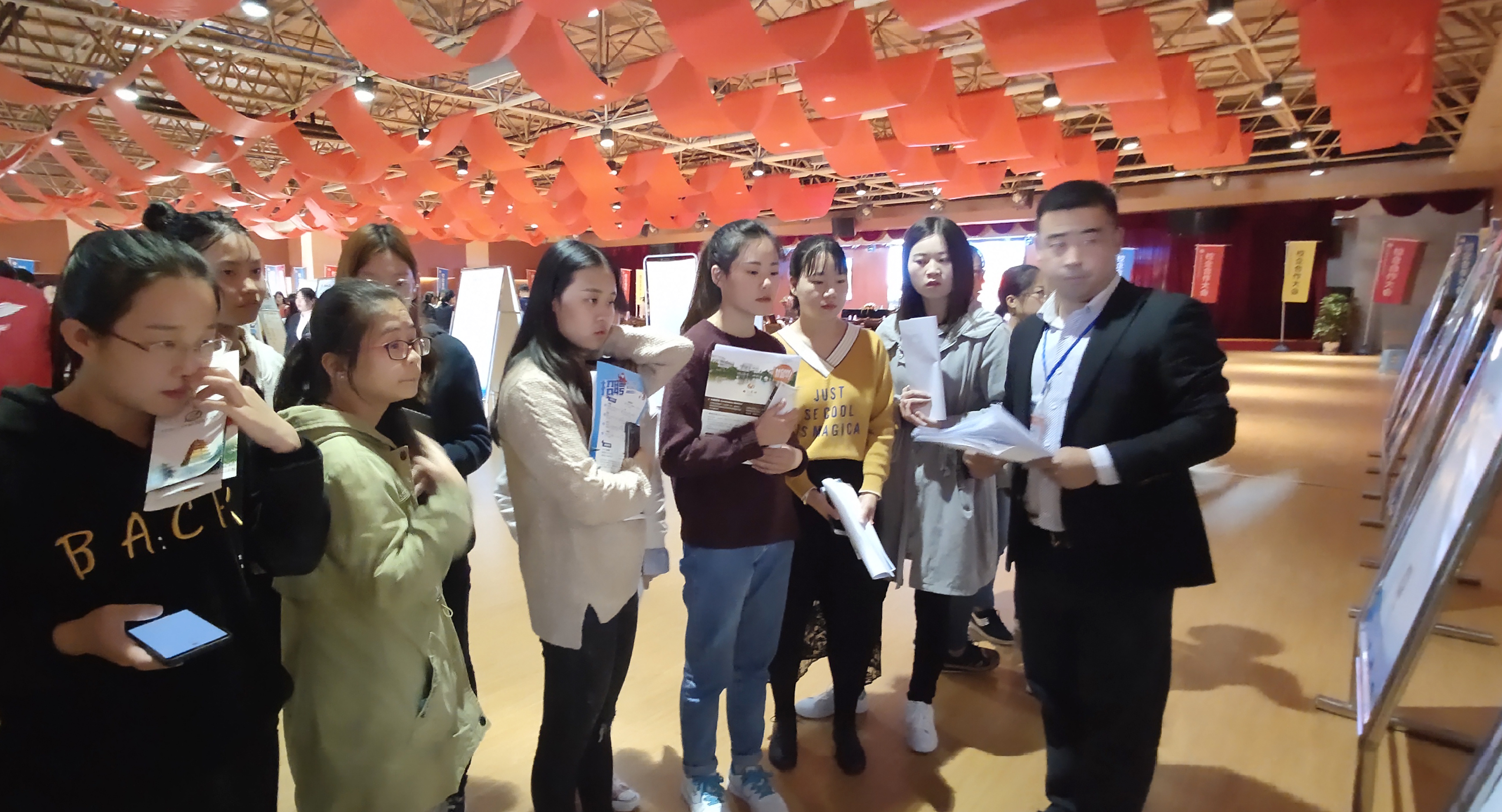 西安职业技术学院举行校企合作签约仪式暨专场校园招聘会